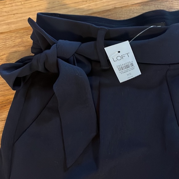 LOFT size xsPetite Navy dress shorts with tie. New with tags! - Picture 2 of 2